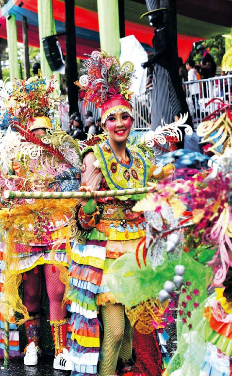 Fue notorio el colorido de las comparsas. G.MOQUETE