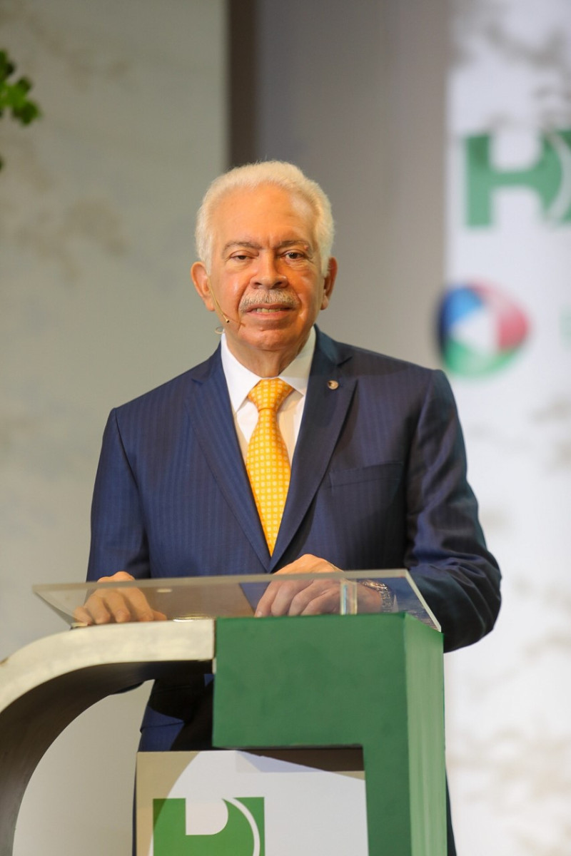 Molina Achécar fue ratificado como presidente de los consejos de administración del Banco BHD León y del Grupo BHD.