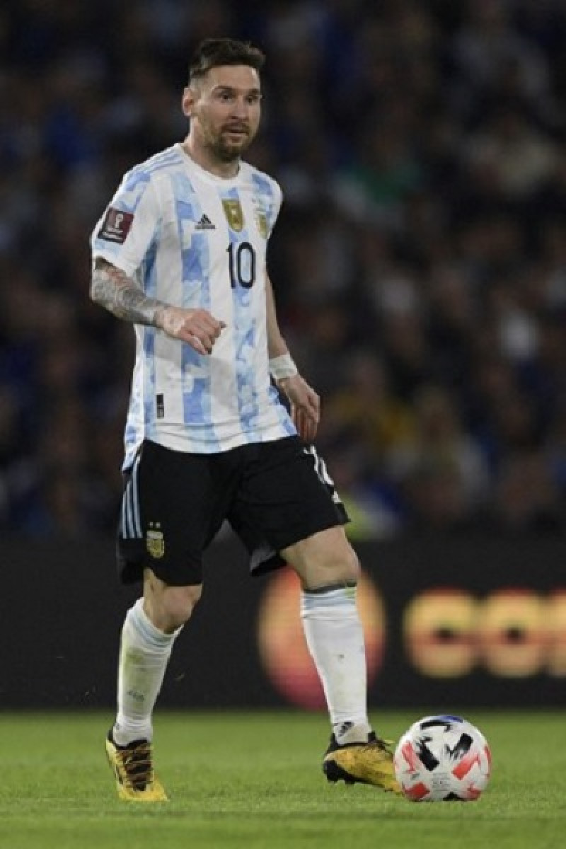 Lionel Messi de Argentina controla el balón durante el partido de fútbol de clasificación sudamericana para la Copa Mundial de la FIFA Qatar 2022 entre Argentina y Venezuela en el estadio La Bombonera en Buenos Aires el 25 de marzo de 2022.

Foto: AFP Forum.
