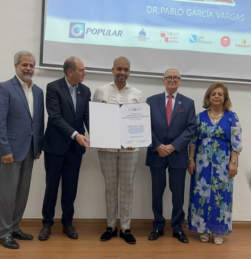 El cirujano Pablo García reconocido por la Fundación Innovati