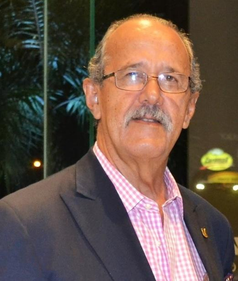 Héctor Duval, Comodoro del Club Náutico Santo Domingo.