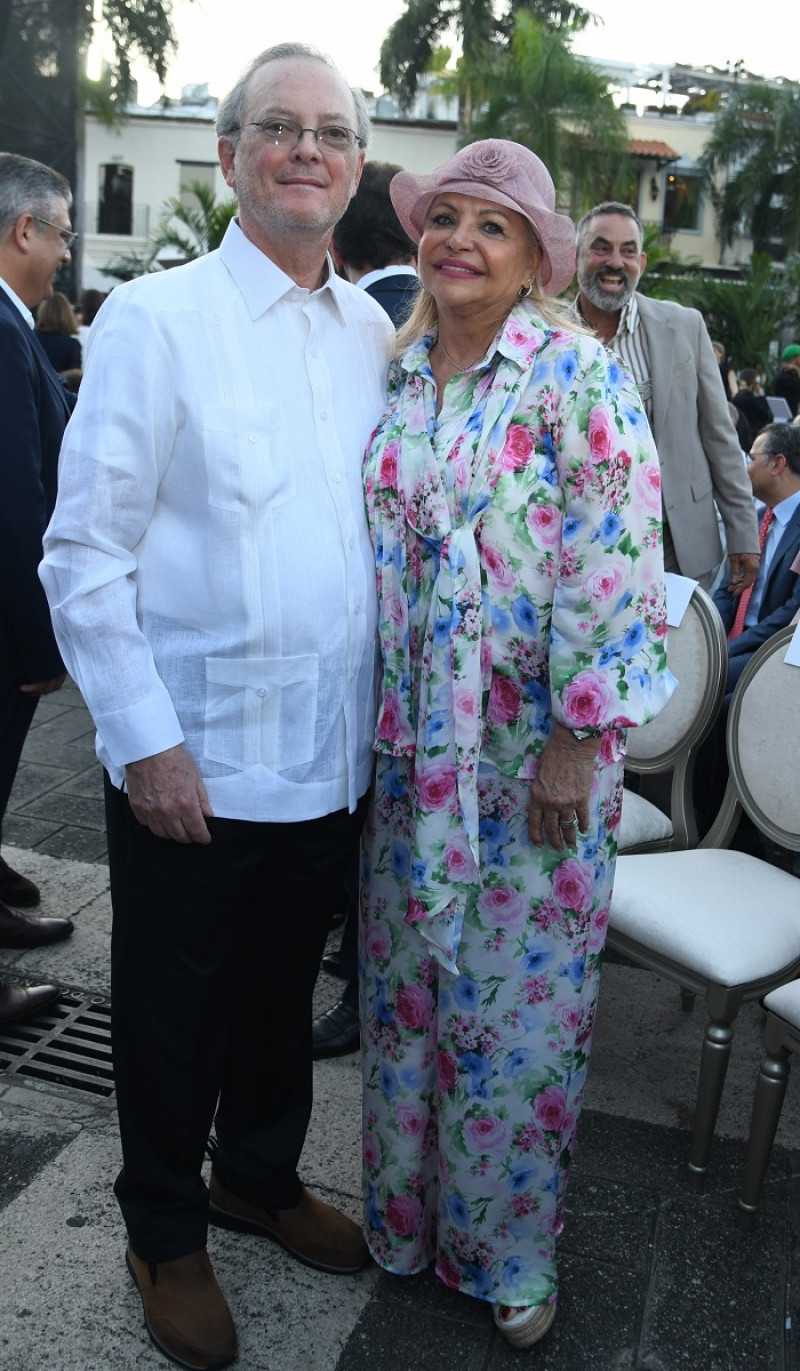 Rosa Hernández de grullón y Manuel A. Grullón.