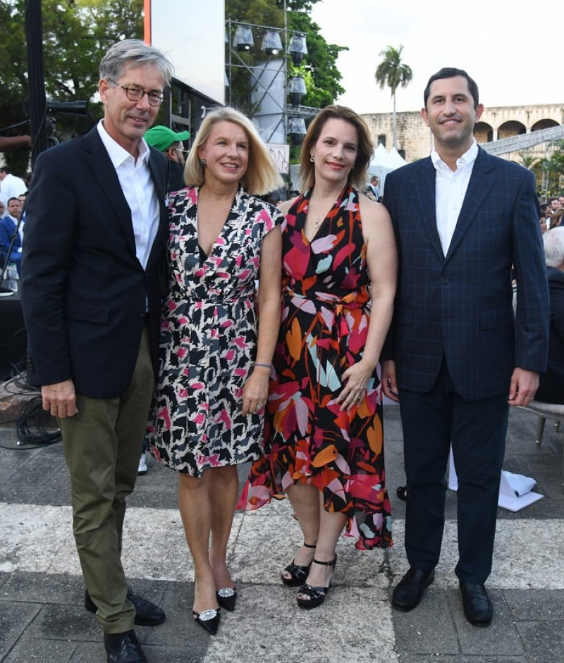 Volker Pellet, Regine de Pellet, Roberto Herrera y Elaine de Herrera.