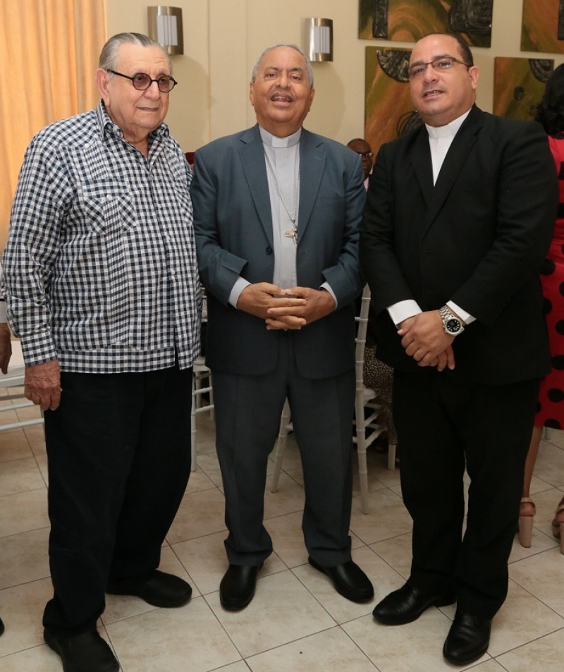 Julio Hazim, Benito Ángeles y Kennedy Rodríguez. Cortesía de la Universidad.