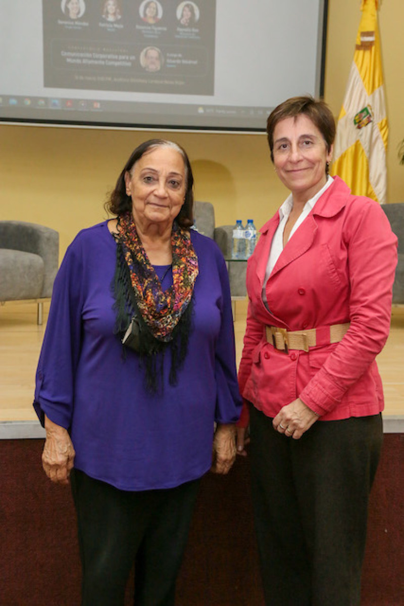 Zeneyda de Jesús Contreras e Isabel Ariza.
