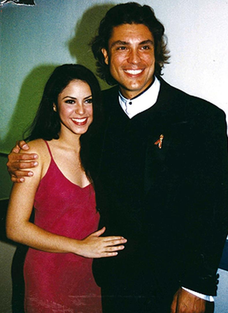 Osvaldo Ríos y Shakira duraron casi un año de relación amorosa a finales de los años 90.