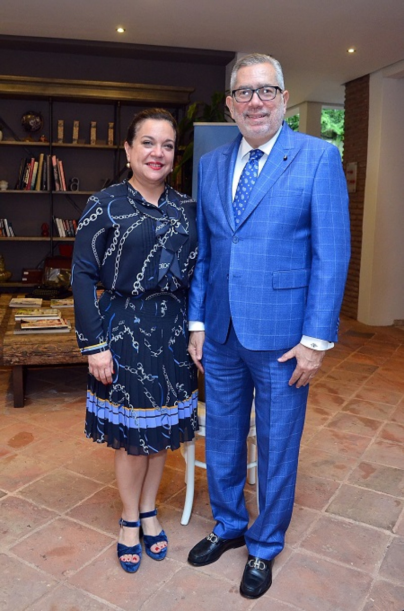 Fabiola de Valdez y Enrique Valdez.