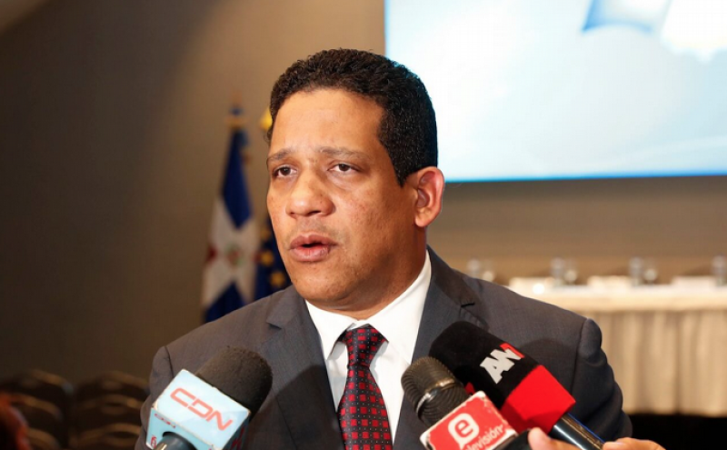 Carlos Pimentel, director de Compras y Contrataciones Públicas, ordenó una
investigación.
