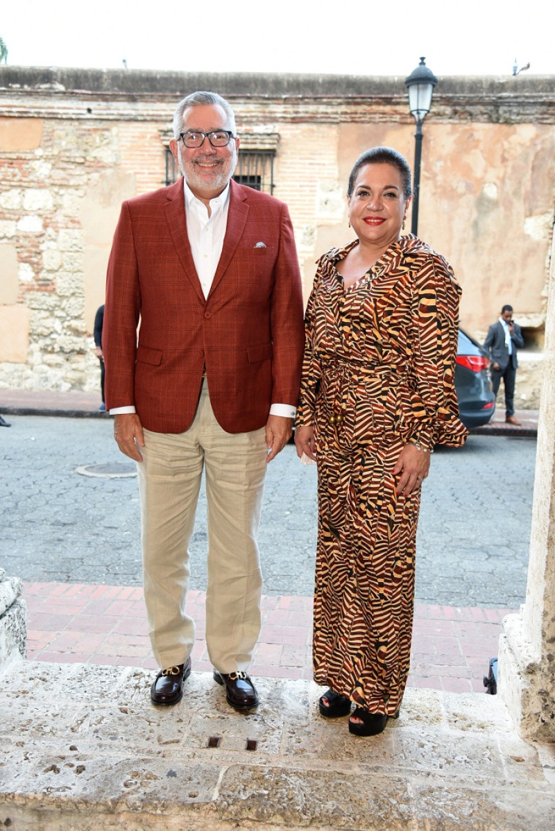 Enrique Valdez y Fabiola de Valdez.