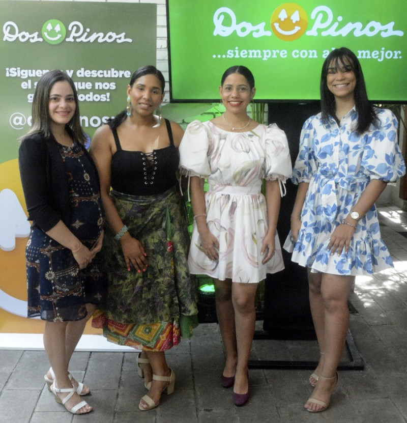 Jazmin Valdez, Eugenia Pichardo, Dashiel Fermánez y Laura Castillo.