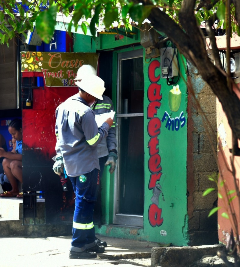 Residentes de Santo Domingo Este afirma que solo con hueglas son escuchados.