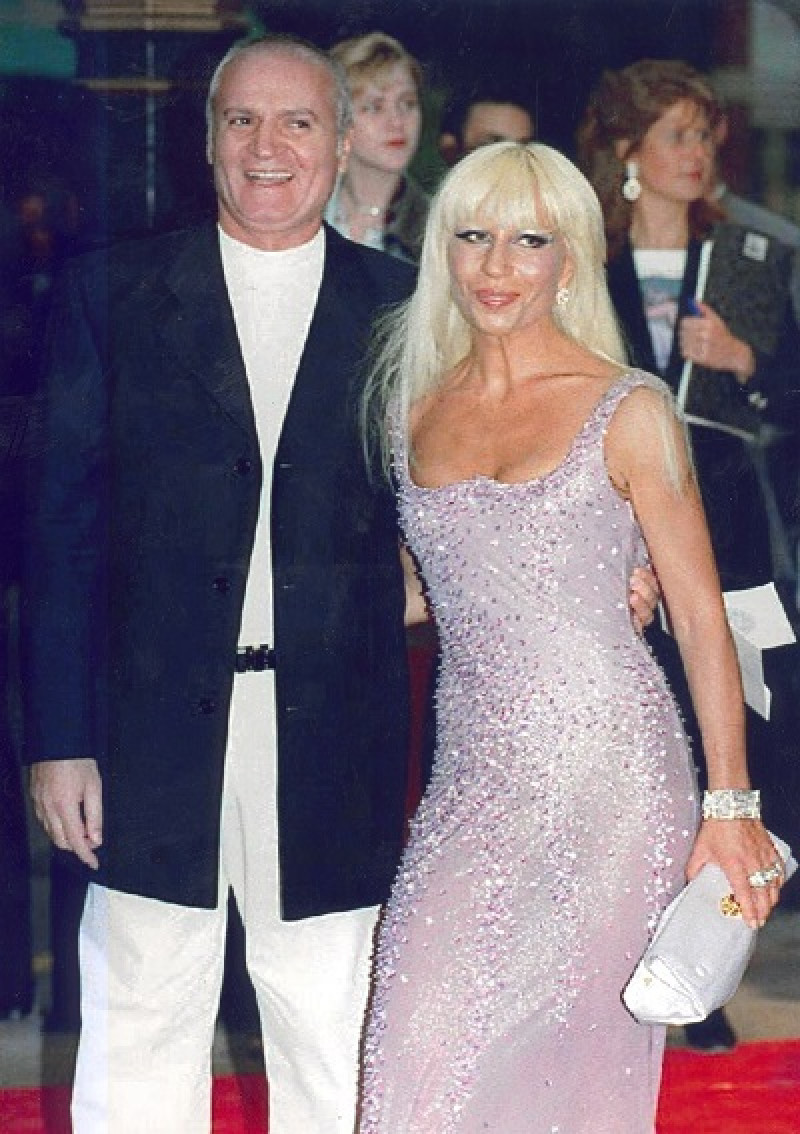 Foto fechada el 14 de junio de 1995 de Gianni Versace y su hermana Donatella. EFE.