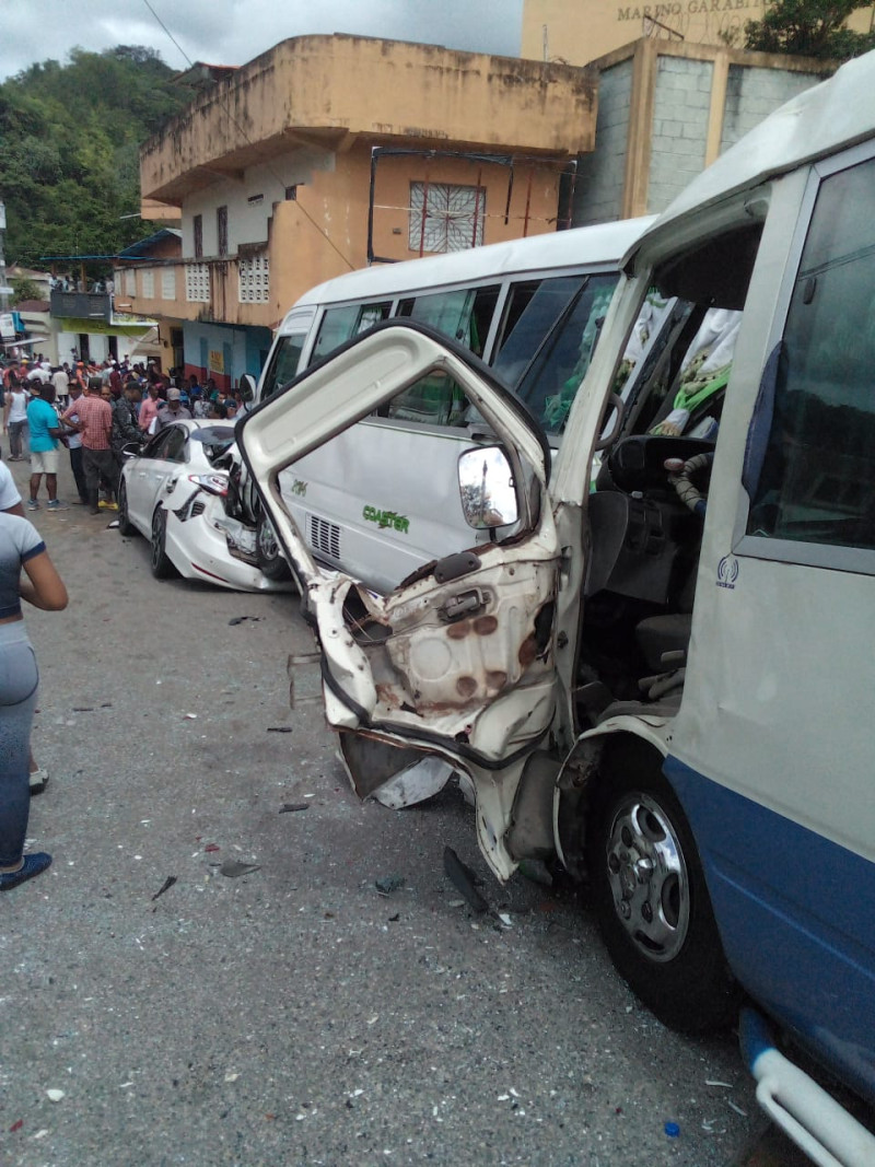 Un accidente el domingo pasado en carretera de San Cristóbal, dejó varios heridos.
