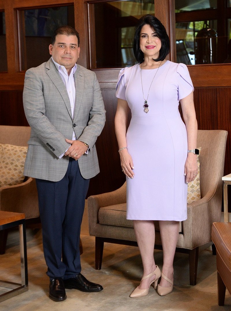Fedor Vidal, CEO de Arium Salud Digital, y Amelia Reyes Mora, presidenta de AF Comunicación Estratégica.