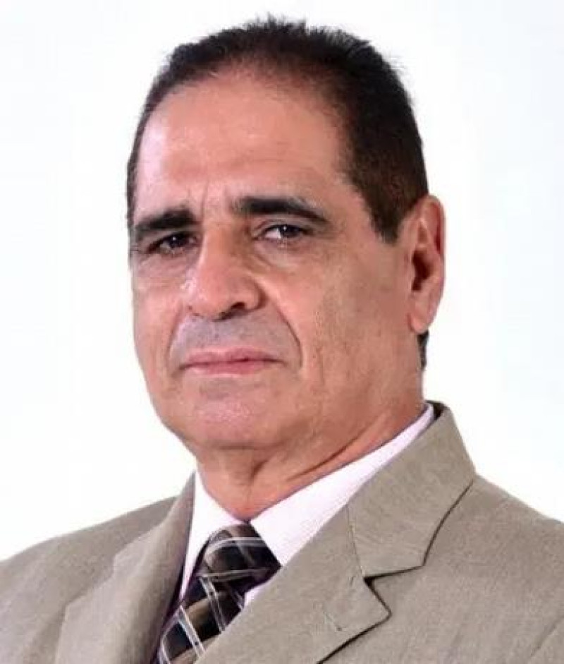 Héctor J. Cruz.