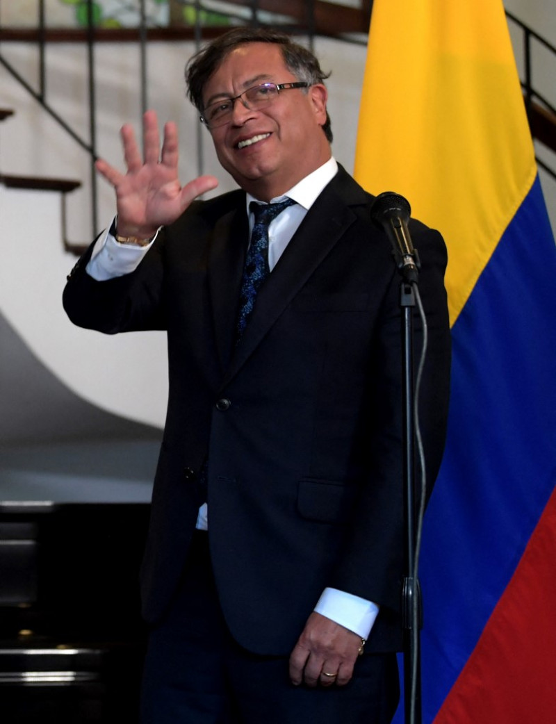 El presidente electo de Colombia, Gustavo Petro, habla durante una conferencia de prensa junto al asesor adjunto de seguridad nacional de los EE. UU., miembro de la delegación de los EE. UU., Jonathan Finer (fuera de cuadro) al final de una reunión oficial en Bogotá el 22 de julio de 2022. Raúl ARBOLEDA / AFP