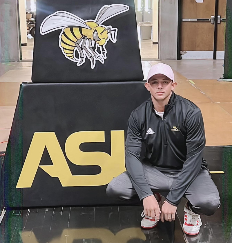 Felicitamos a Kevin Rodríguez, quien firmó con Alabama State University (ASU) con una beca 100%. Suerte para Kevin y felicidades a la familia Rodríguez-Mercedes.