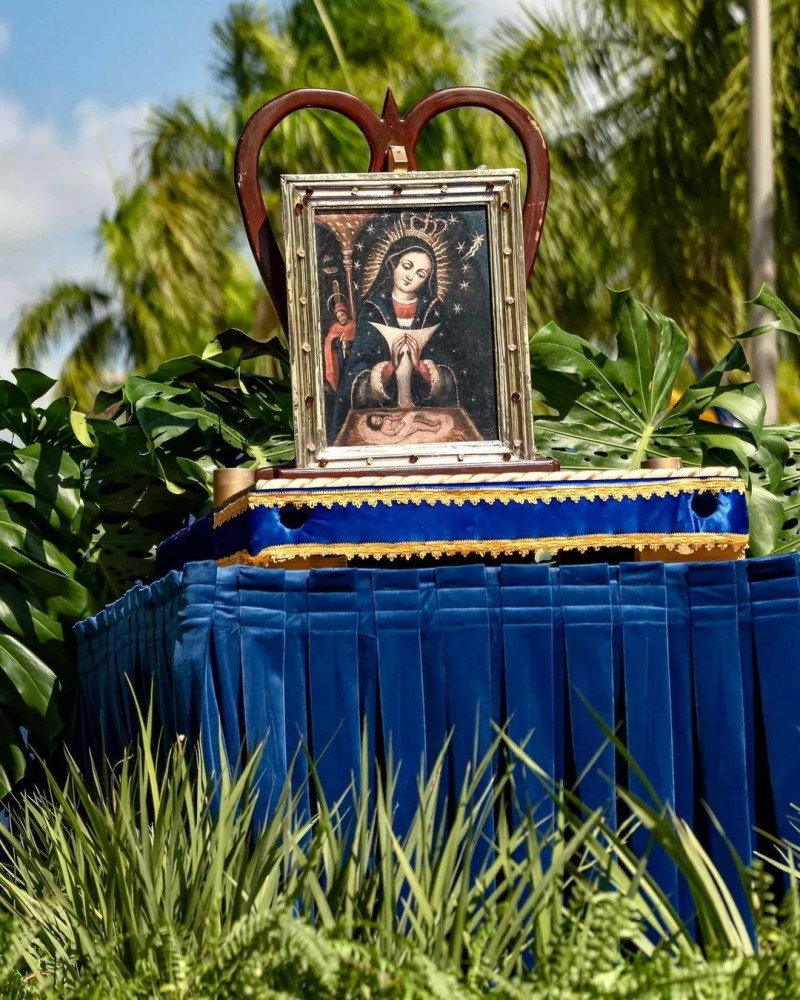 Desde la Basílica de Higey, en una carroza adornada por flores blancas, la imagen de la Virgen de la Altagracia retornó por unas horas a Santo Domingo, donde hace 100 años fue coronada canónicamente. Fuente externa / Conferencia del Episcopado Dominicano