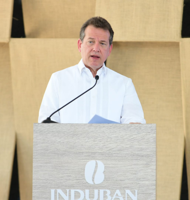 El ministro de Industria y Comercio  Víctor Bisonó, uno de los funcionarios que favorece el incremento salarial. Foto: José Alberto Maldonado.