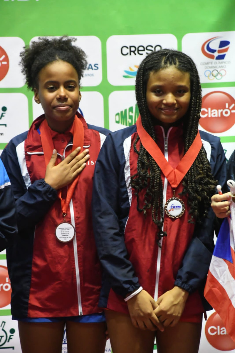 Las dominicanas Eduanny de la Cruz y Dafne Sosa, bronce dobles femeninos U-13.