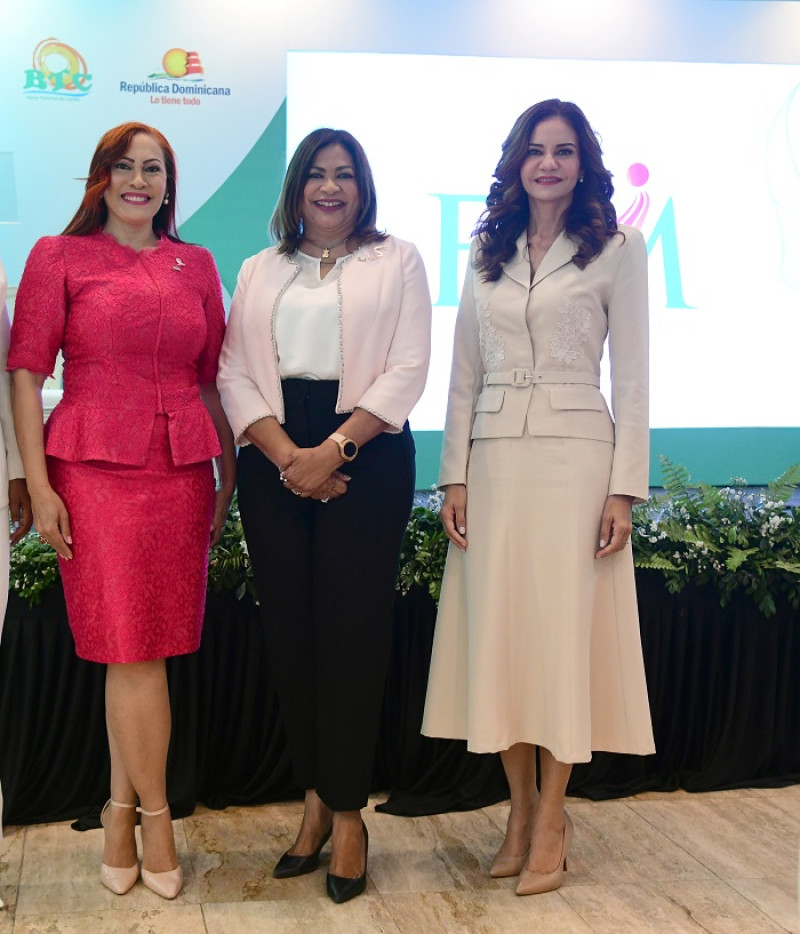 Marisol Henríquez, Sonya Uribe y Celeste Pérez.