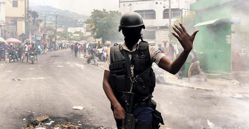 El periodista haitiano Romelo Vilcin ha sido asesinado y varios de sus colegas resultaron heridos este domingo por miembros de la Policía Nacional/ archivo Listín Diario
