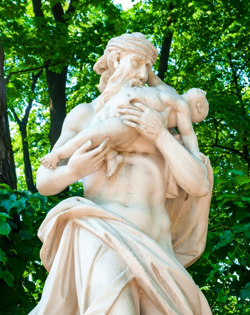 Escultura de piedra de Saturno devorando a su hijo, en San Petersburgo, Rusia. ISTOCK