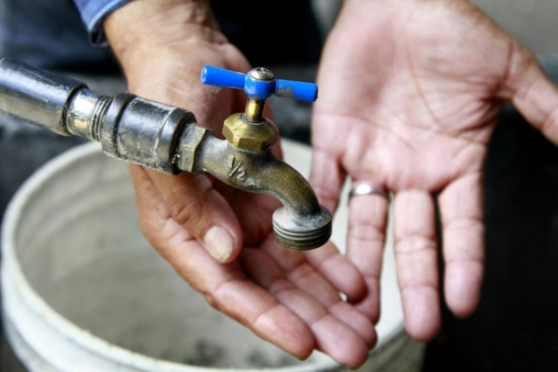 Comunitarios dicen agua está contaminada.