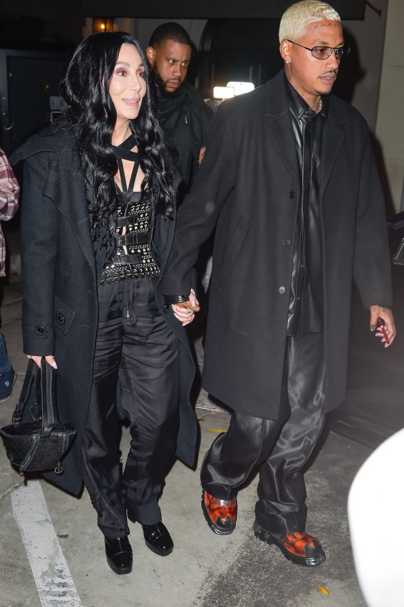 Cher y Alexander Edwards ya confirmaron sus amorese.