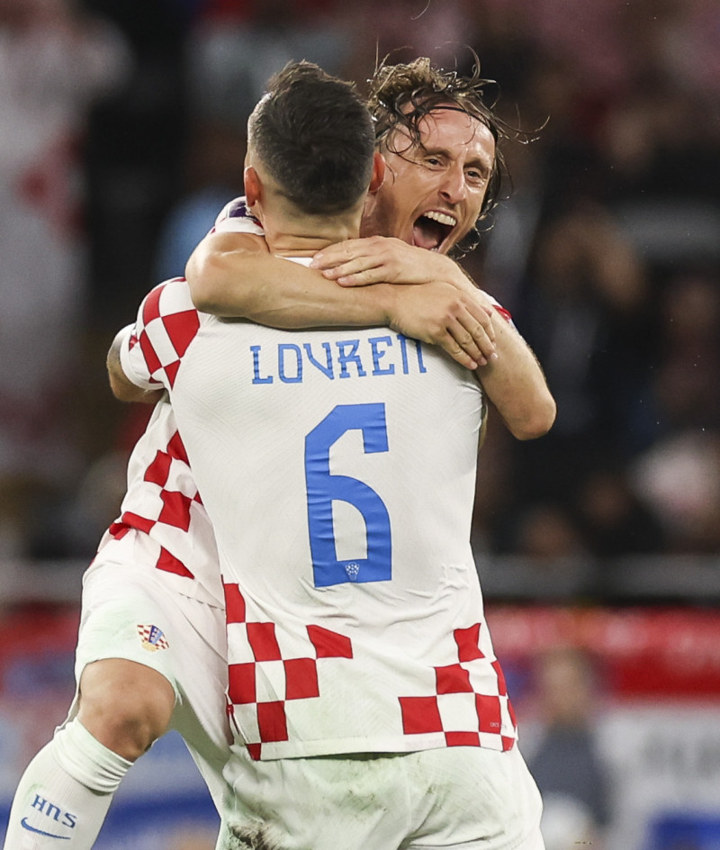 Luka Modric celebra luego del empate entre Croacia y Bélgica que le dio la clasificación al primero a los octavos de final del Mundial de Fútbol.