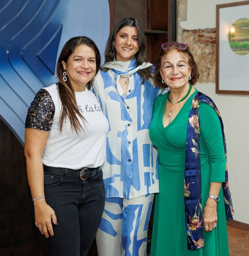 Marie Cris Farias, Gabriela Farias y Maria Cristina de Farias.