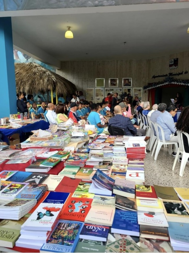 A final de noviembre los banilejos realizaron la primera Feria del Libro Baní 2022, en la plaza de la cultura Joaquín Sergio Inchaustegui.