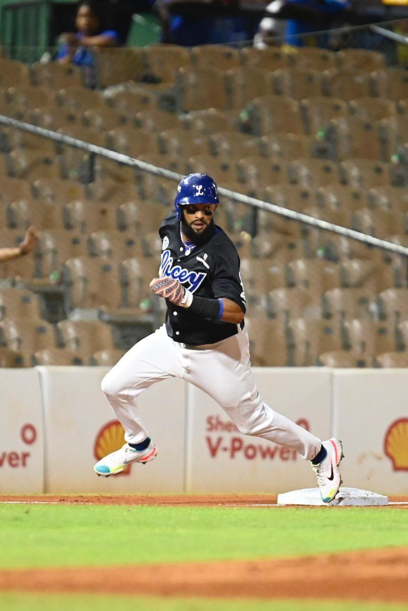 Emilio Bonifacio es el capitán de los Tigres del Licey.