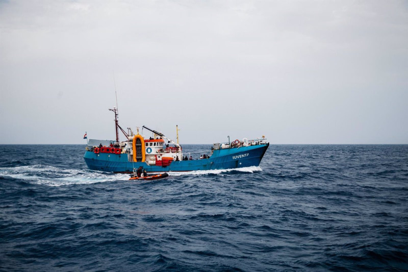 Servicios civiles durante una operación de rescate de migrantes en el mar Mediterráneo. Fuente: Europa Press.