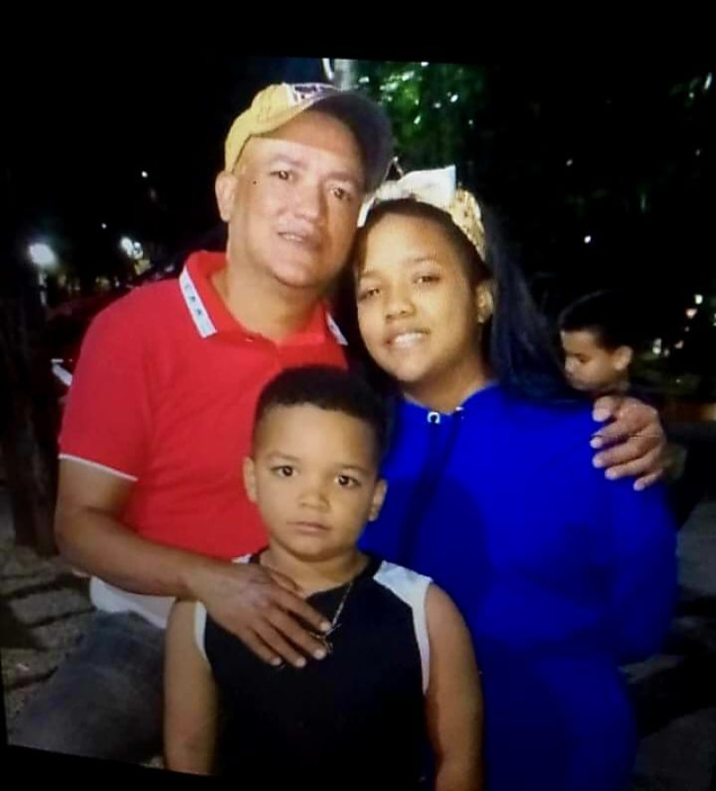 Freddy Olaberria junto a sus hijos / fuente externa