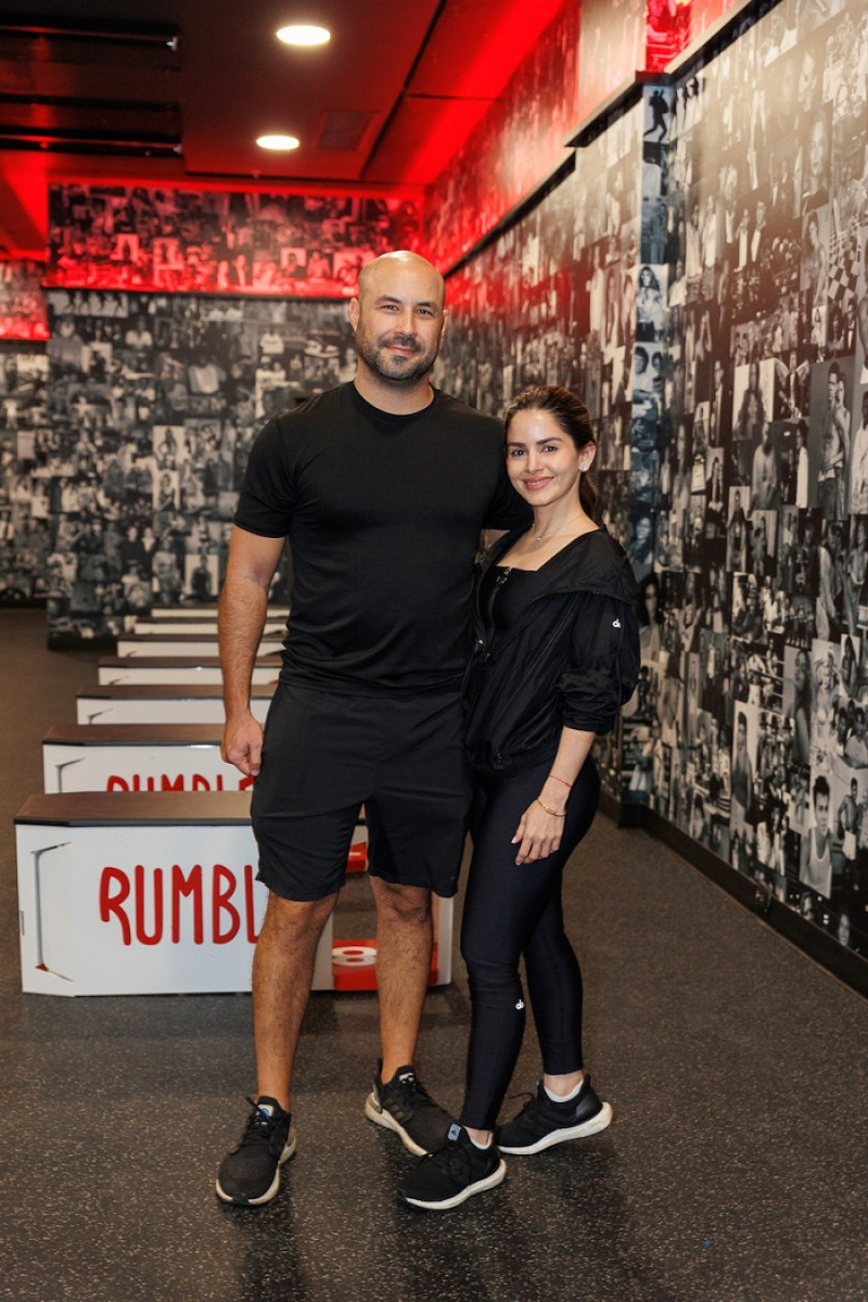Michael Cruz y Karla Leschhrn.