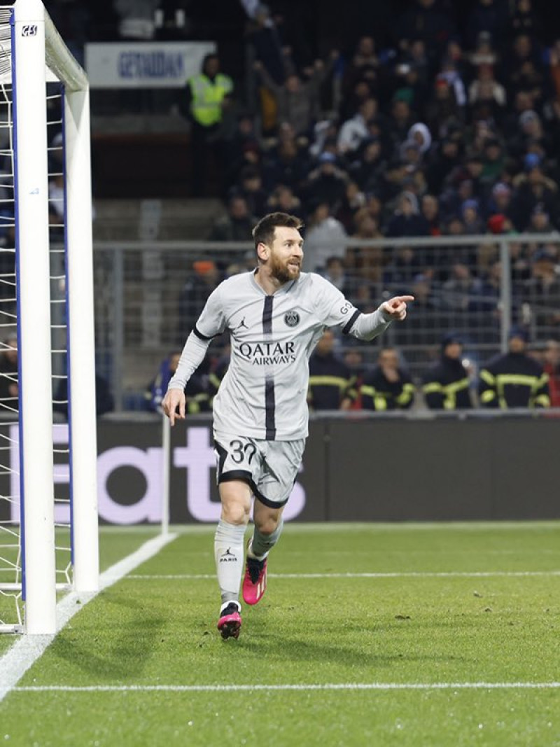 Lionel Messi festeja luego de marcar un gol en la victoria del PSG
