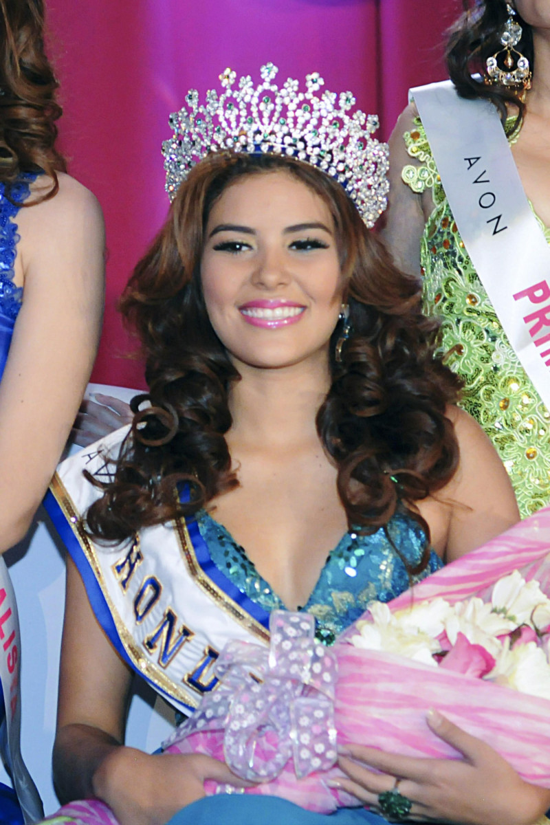 Una imagen disponible el 17 de noviembre de 2014 muestra a Miss Mundo Honduras 2014, María José Alvarado, en la ceremonia del evento en San Pedro Sula, Honduras, el 26 de abril de 2014. EPA/STR