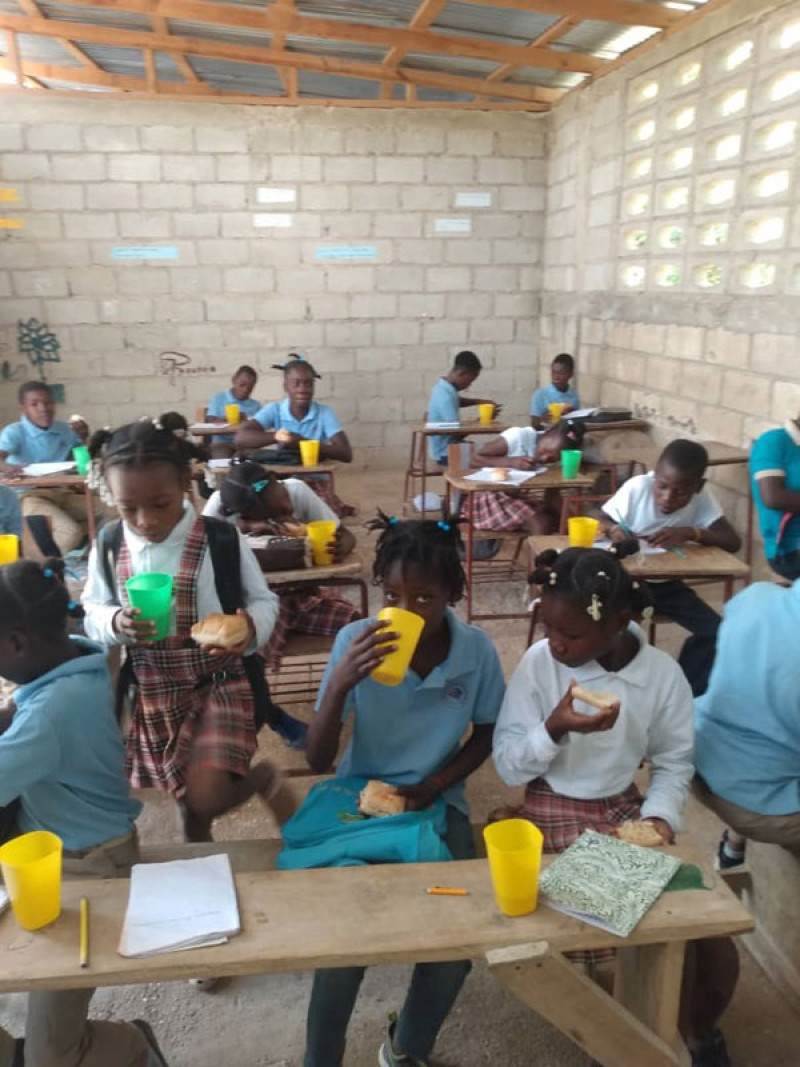 Niños haitianos reciben clases en la escuela de la fundación “Haití Muñoz”. Fuente Externa