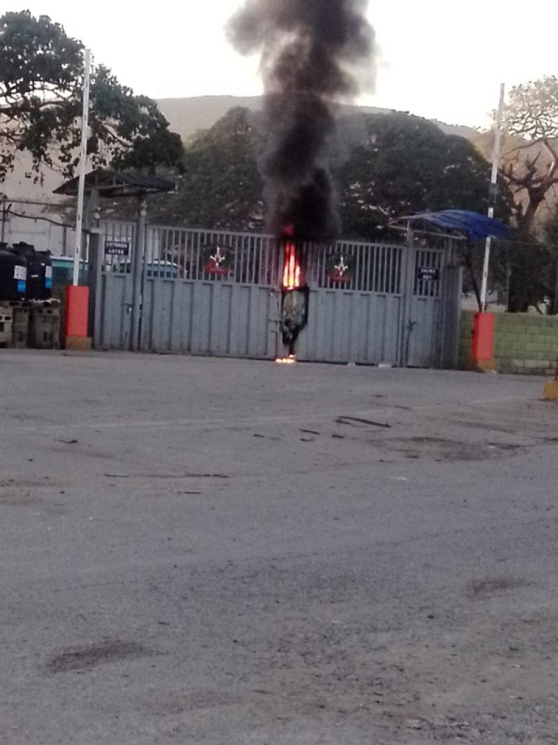 Fuego afectó la puerta fronteriza en Elías Piña.