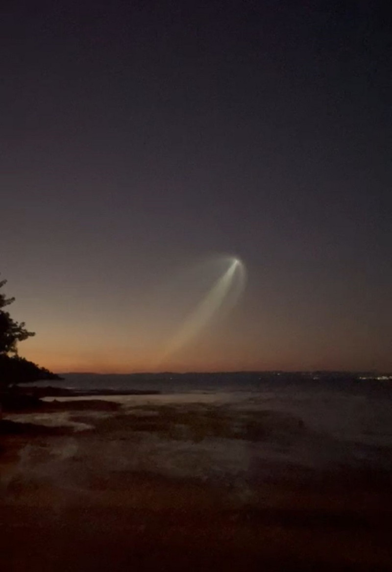 Luz del cohete Falcon 9, captado desde el distrito municipal Las Cañitas, Hato Mayor.