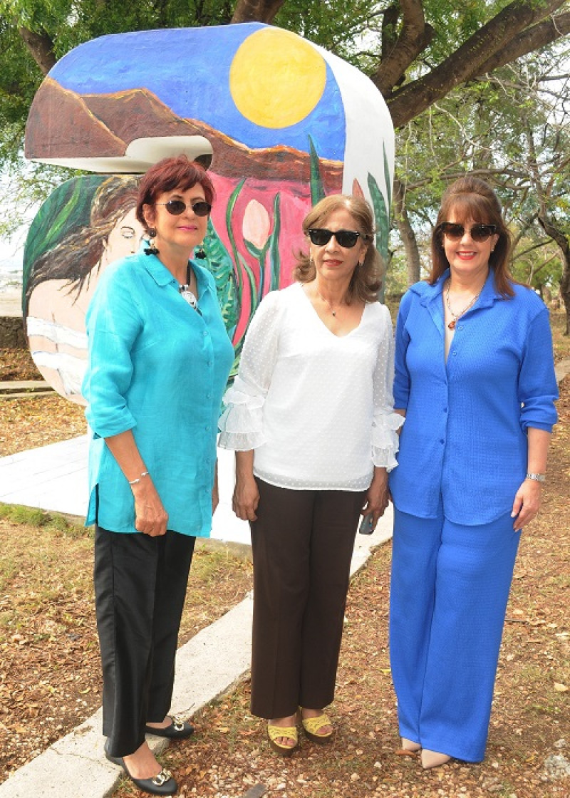 Lizette Mejía, Dulce Fontana y Yanira Fondeur de Hernández.