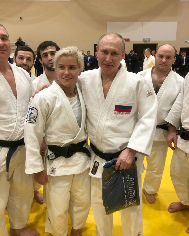 La atleta Natasha Kuziútina junto al presidente ruso Vladimir Putin.