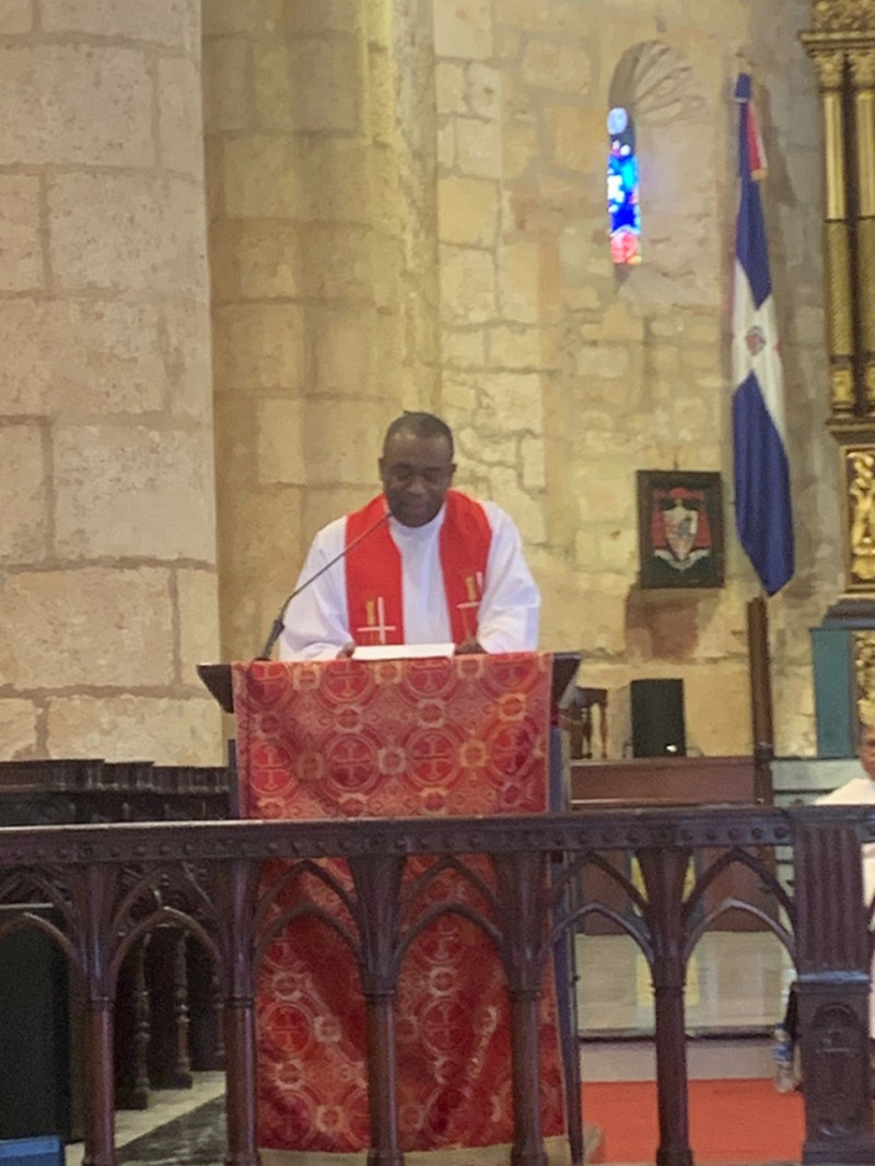 Padre Cesáreo Núñez durante su participación del Sermón de las 7 palabras. Foto: Victor Puente/LD.