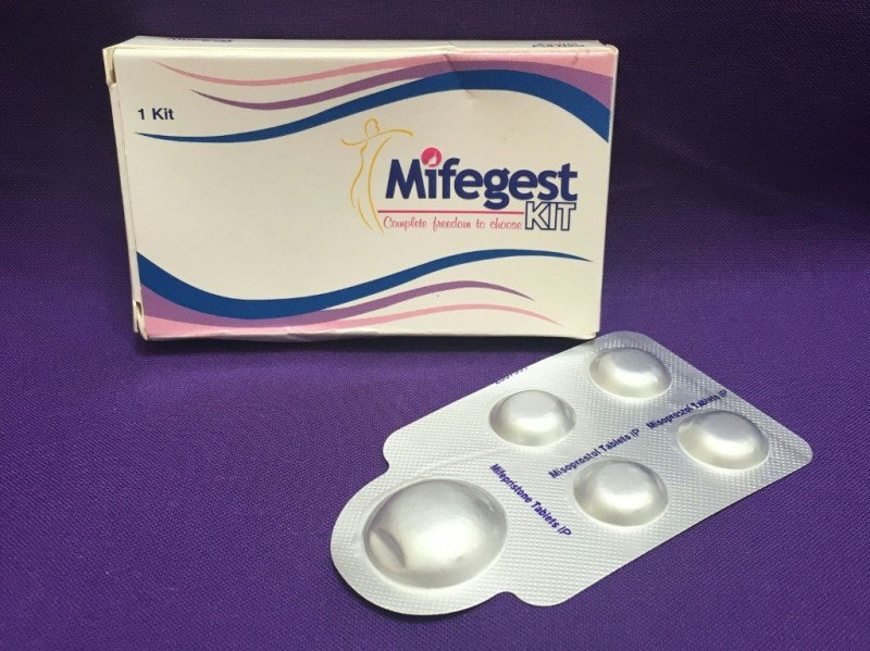 En esta foto de archivo tomada el 8 de mayo de 2020, cortesía de Plan C, se muestra un paquete combinado de tabletas de mifepristona (L) y misoprostol, dos medicamentos que se usan juntos, también llamados píldora abortiva.

Foto: Folleto / PLAN C / AFP