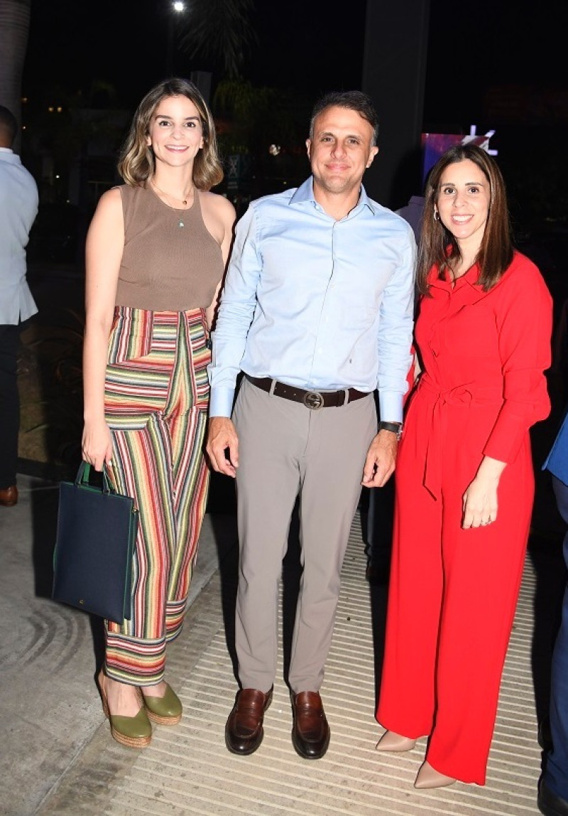 Pamela Pitizia, José Grateraux y Martha Betances.