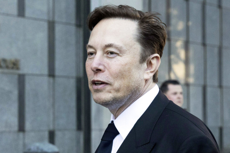 Elon Musk sale del edificio federal Phillip Burton y Corte de Estados Unidos en San Francisco, el 24 de enero de 2023. Dirigir Twitter está siendo “bastante doloroso”, comentó el multimillonario Elon Musk a la BBC, aunque la empresa de medios sociales ahora está cerca de cubrir costes después de que él la comprara a finales del año pasado. (AP Foto/Benjamin Fanjoy, Archivo)