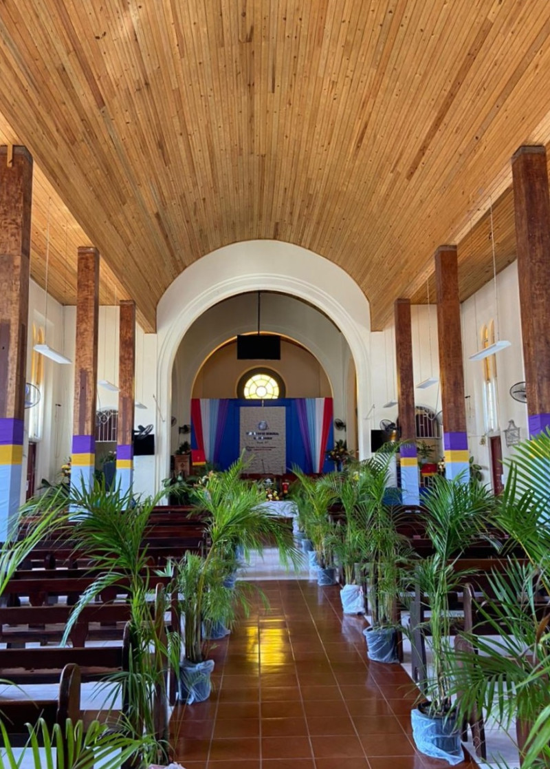 Interior de la Iglesia Bautista William Knibb Memorial Church.