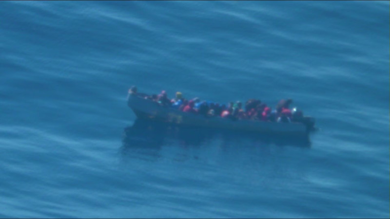 Un grupo de dominicanos y haitianos es interceptado por la Guardia Costera de Puerto Rico cuando realizaban un viaje ilegal a esa isla