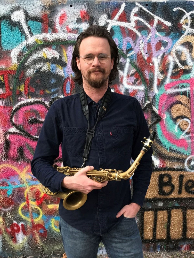 El diestro saxofonista Zack Varner.